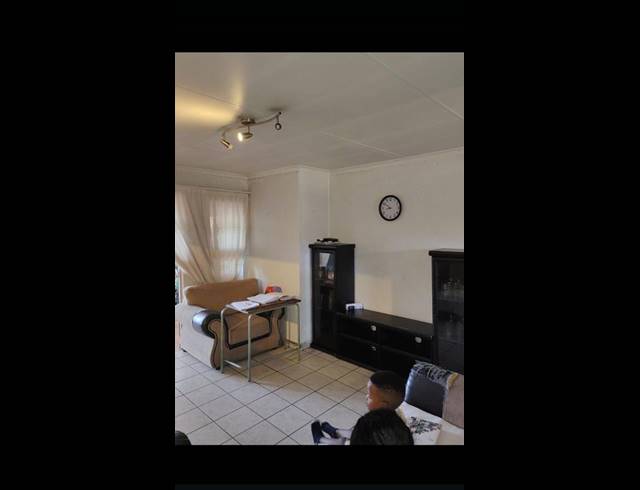 2 BEDROOM APARTMENT FOR SALE IN PALM SPRINGS